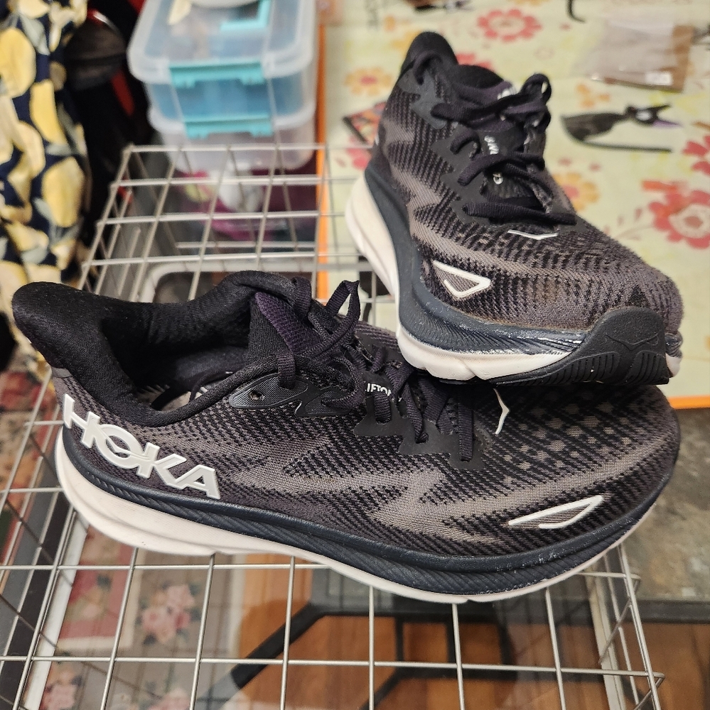 HOKA One One Clifton 9 Women's Size 7P Black and White